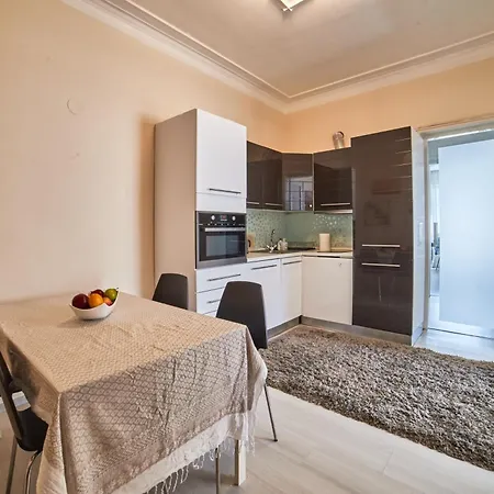 Heart Of 2 Bdr Elevator Balcony Relax Apartament