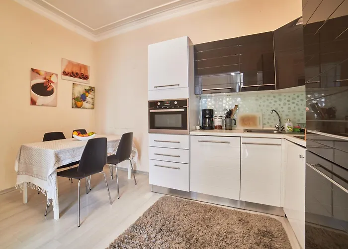 Heart Of 2 Bdr Elevator Balcony Relax Appartamento